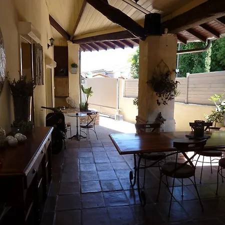 فندق مبيت وإفطار D'hotes La Fontaine De *