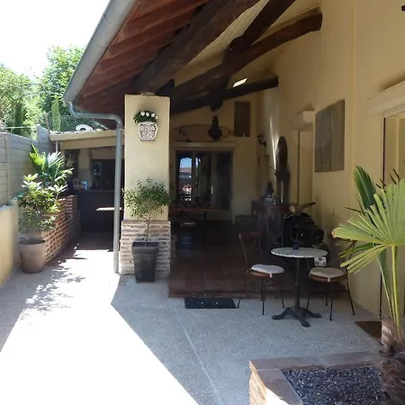 فندق مبيت وإفطار D'hotes La Fontaine De Corbarieu