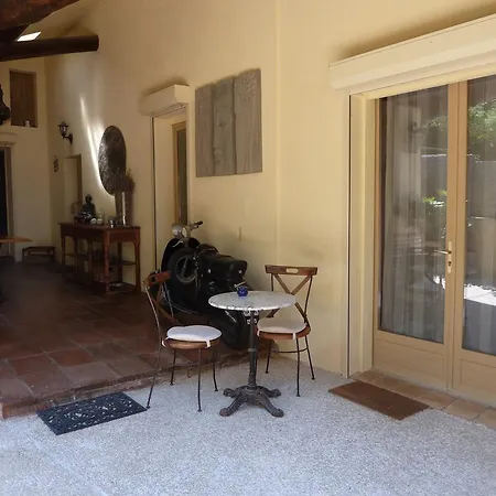فندق مبيت وإفطار D'hotes La Fontaine De *
