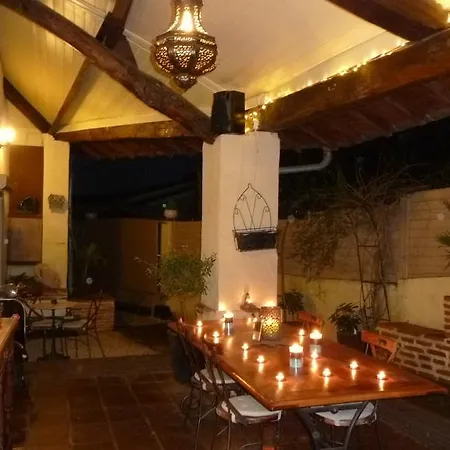 فندق مبيت وإفطار D'hotes La Fontaine De *